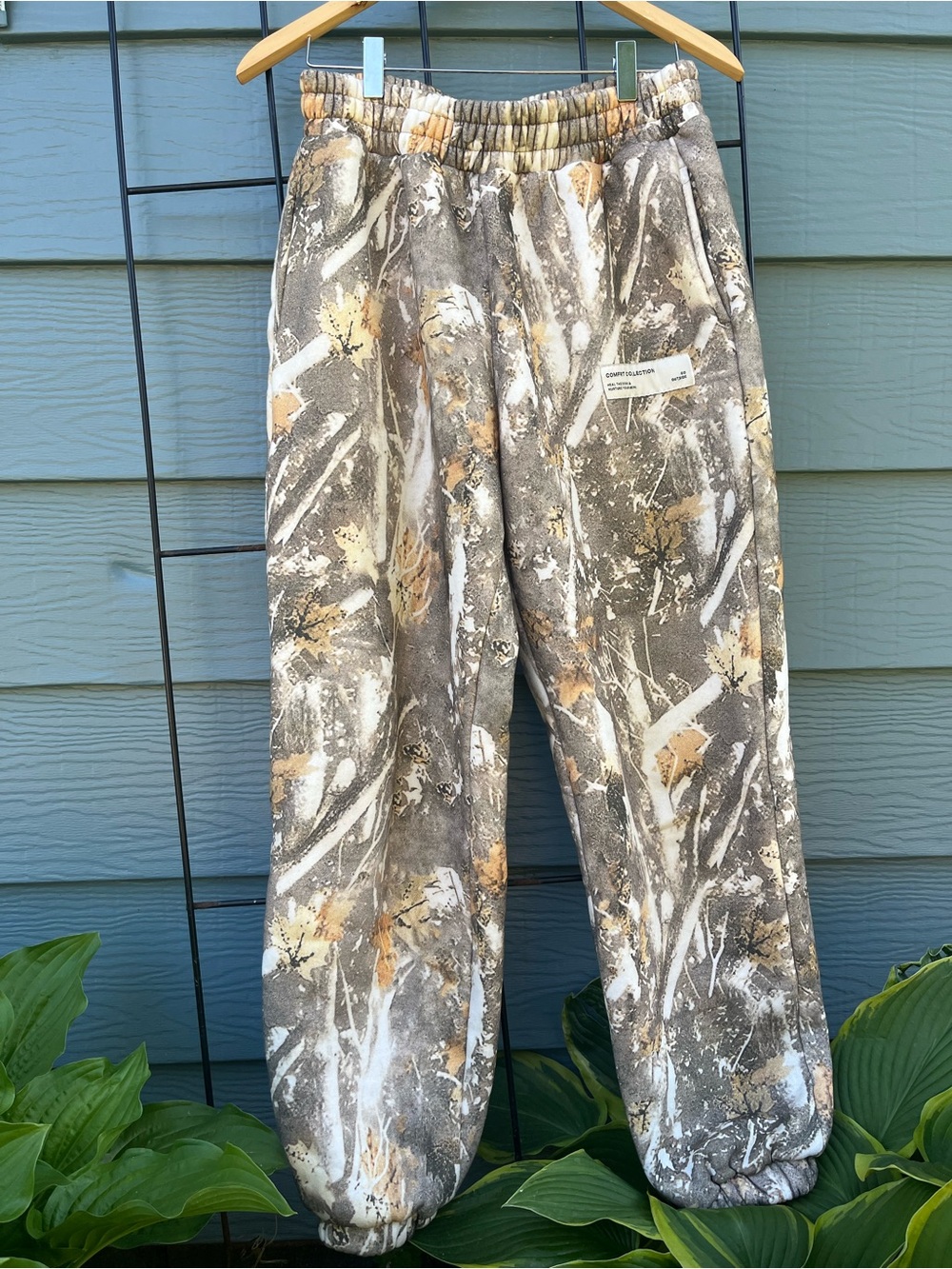 Comfrt Camo Sweatpants medium women’s